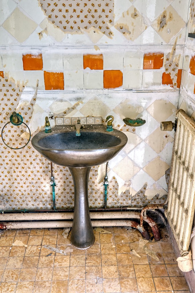 HDR manoir de l'avocat urbex decay verlaten villa lost place places abandoned explorer piano belgie belgique